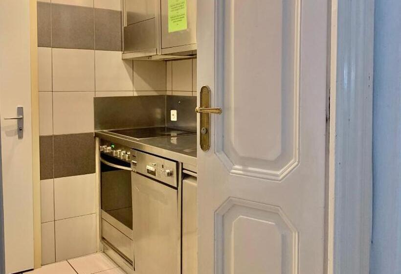 تختخواب در اتاق مشترک, &hostel Montarina