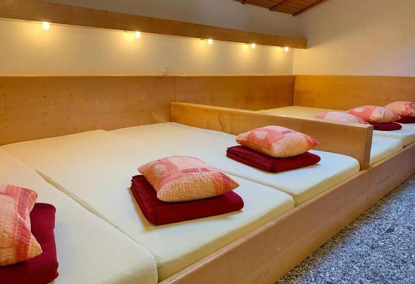 Bed in Shared Room with Shared Bathroom, &hostel Montarina