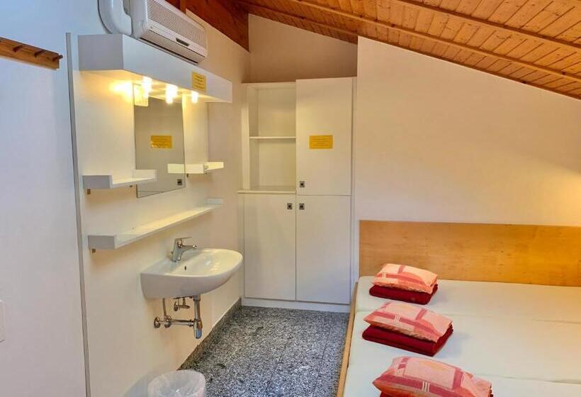 Bed in Shared Room with Shared Bathroom, &hostel Montarina