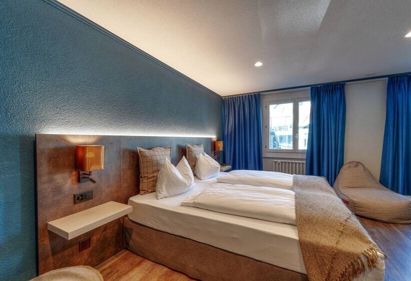Номер Стандарт Трехместный, The Hey Hotel