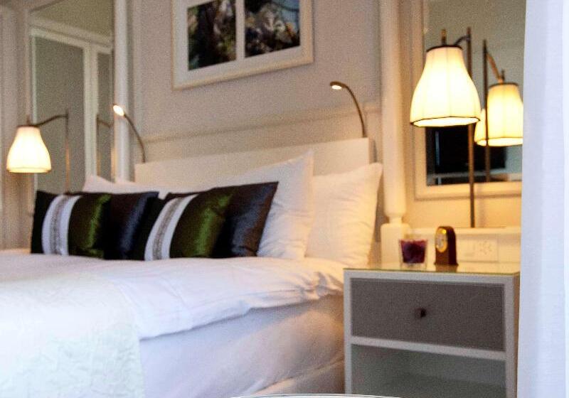 اتاق استاندارد با چشم‌انداز دریاچه, Fairmont Le Montreux Palace
