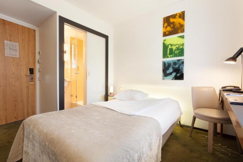 Quarto Estandar Individual, Swiss Chocolate By Fassbind Zurich