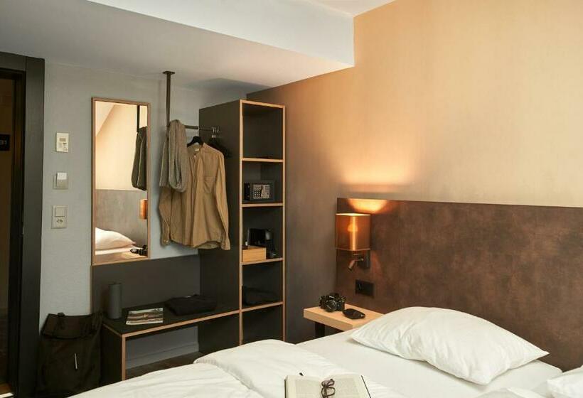 Standardrum, The Hey Hotel
