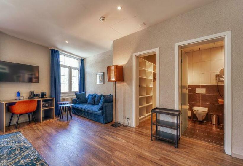 Семейный Номер, The Hey Hotel