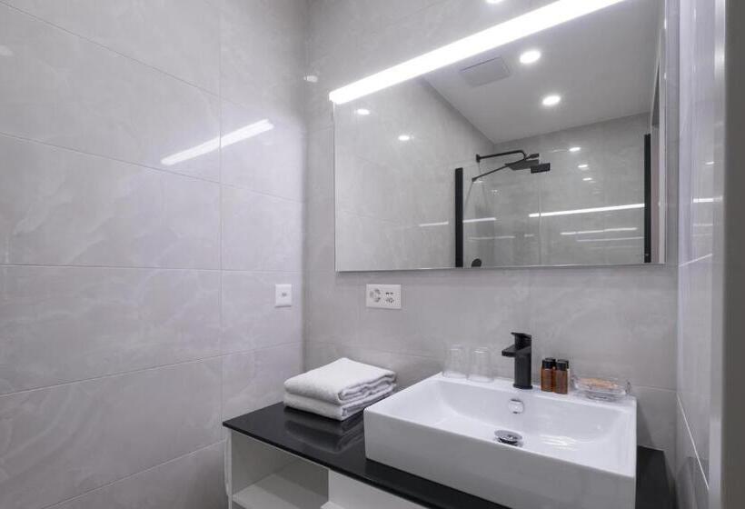 سوئیت جونیور با تراس, Zurigo Downtown