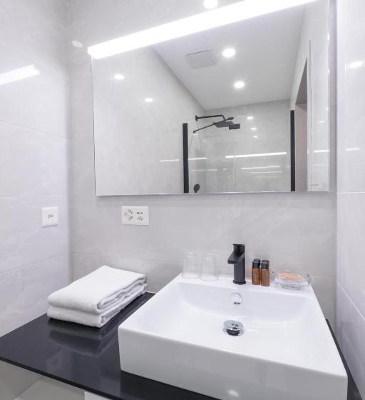 سوئیت جونیور با تراس, Zurigo Downtown