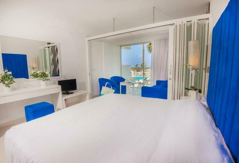 Семейный Номер Вид на Бассейн, Dome Beach Marina Hotel & Resort