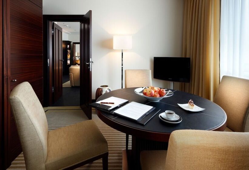 Suite, Bristol Berlin