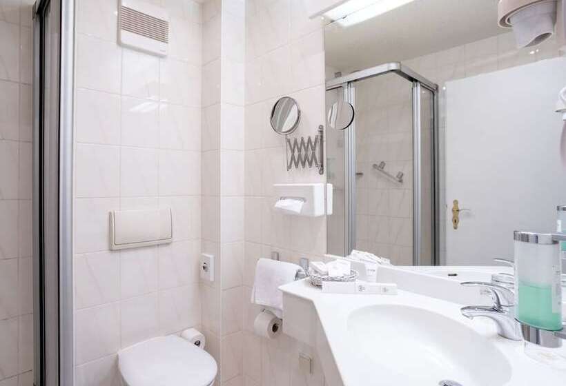 Standard Room, Burghotel Staufenberg