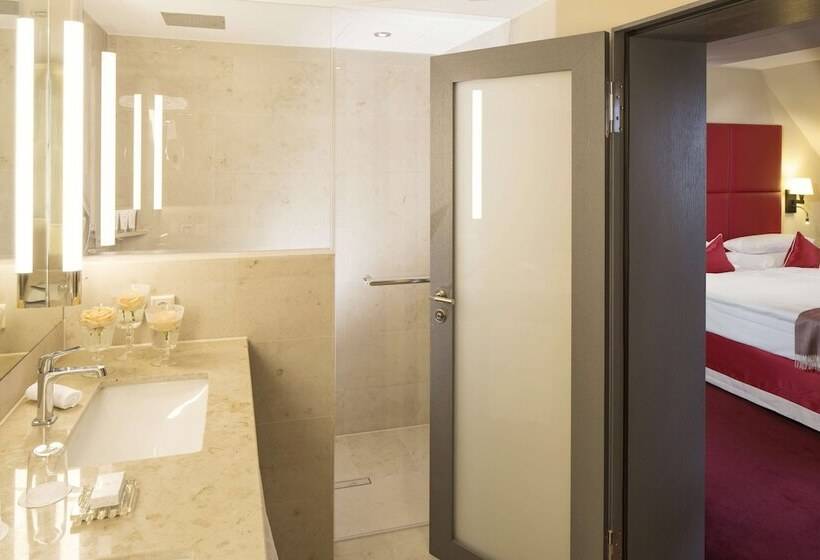 جناح جونيور, Hilton Frankfurt Gravenbruch