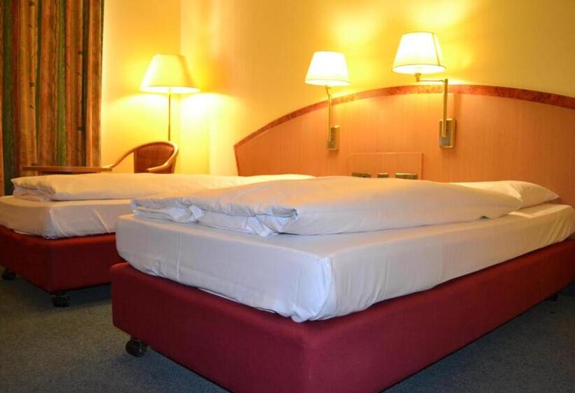 اتاق استاندارد سه نفره, Tagungshotel Höchster Hof