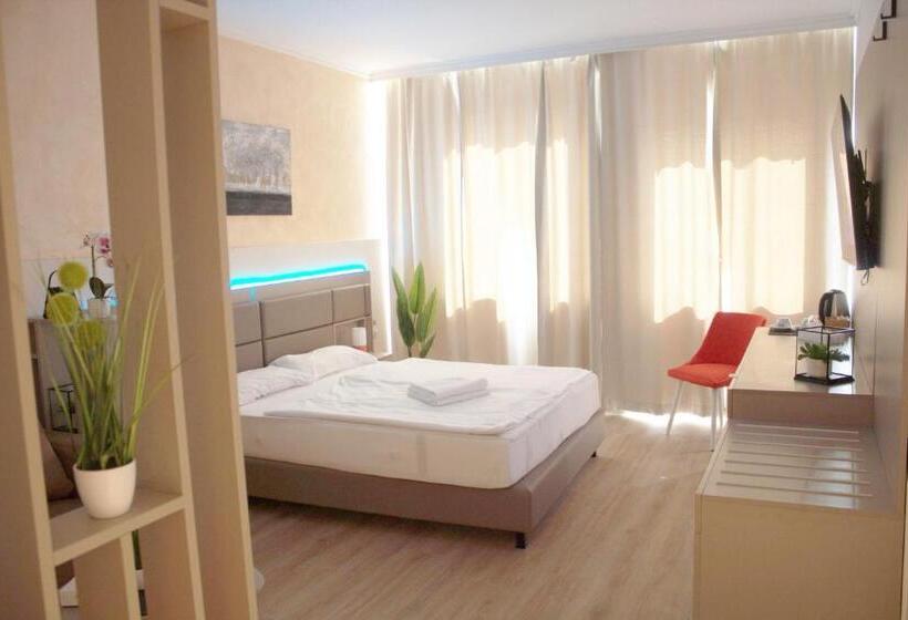 سوییت لوکس, Isar City