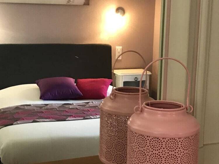 Номер Стандарт, Hôtel Les Deux Magots