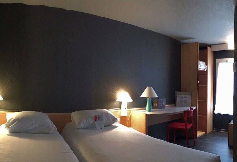 Номер Стандарт, Ibis Rochefort