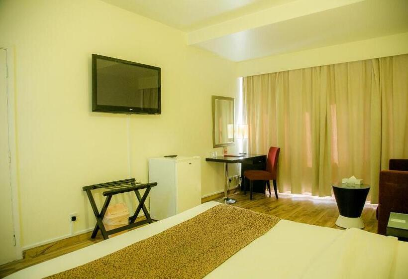 标准间, Phoenicia Grand