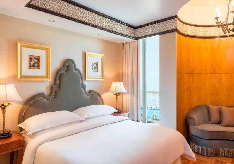 Chambre Club, Sheraton Abu Dhabi Hotel & Resort