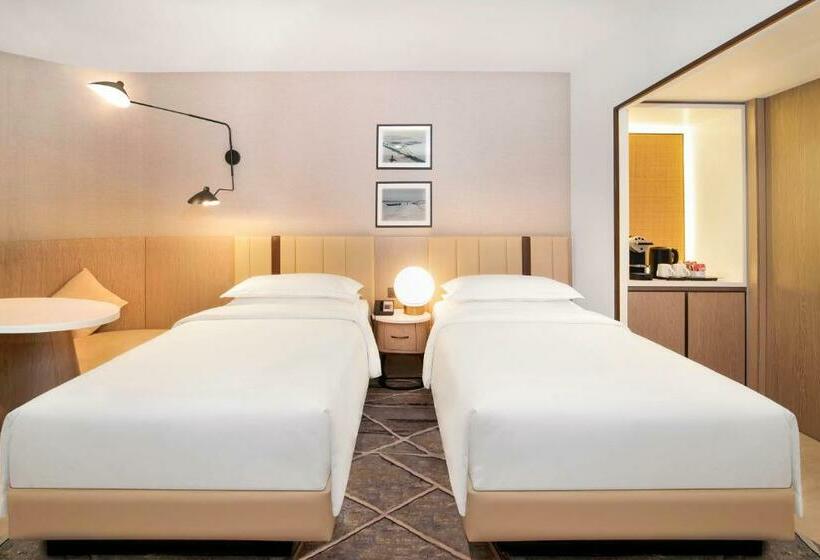 Chambre Club, Sheraton Abu Dhabi Hotel & Resort