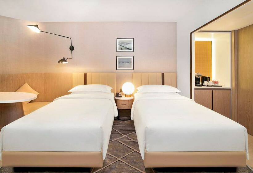 Номер Клуб, Sheraton Abu Dhabi Hotel & Resort