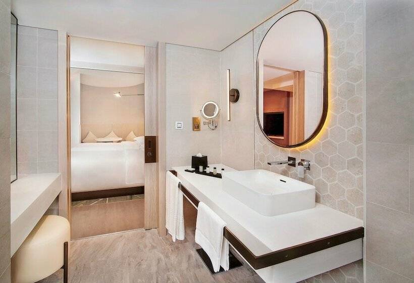 Chambre Club, Sheraton Abu Dhabi Hotel & Resort