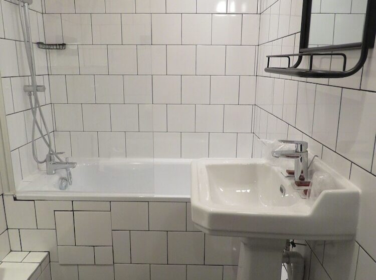 Номер Стандарт Трехместный, Bristol Reims