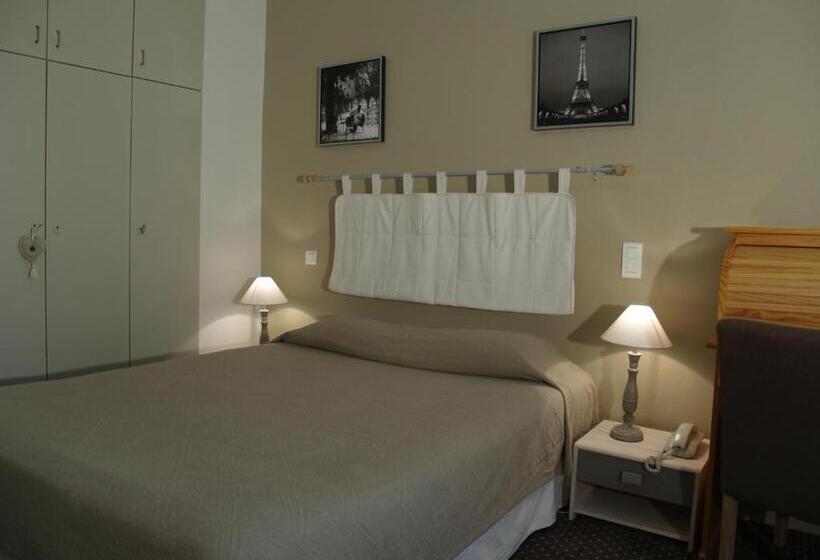 Номер Стандарт, Hôtel Central