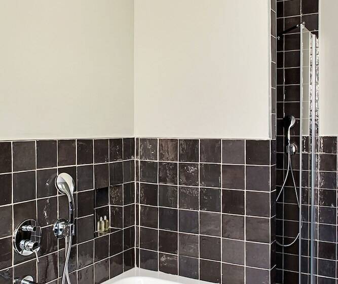 Четырехместный Номер Deluxe, New Hotel Le Quai   Vieux Port