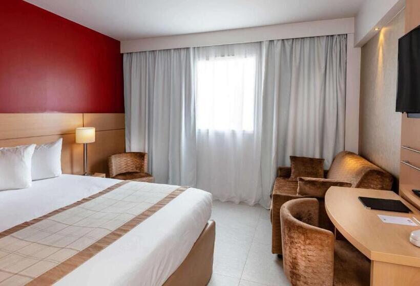 Трехместный Номер Базовый, Best Western Plus Le Lavarin