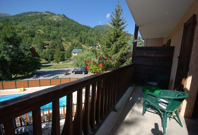 Номер Стандарт Трехместный, Hôtel L Aiglière