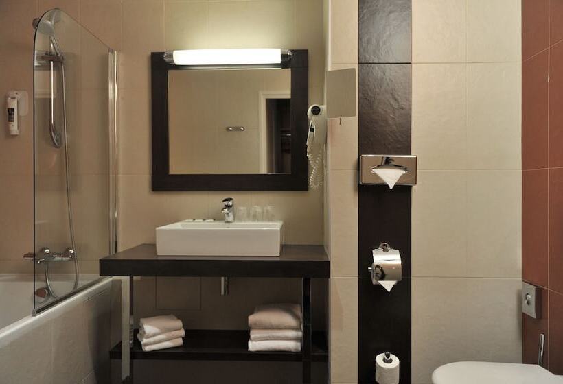 Номер Стандарт Трехместный, Mercure Maurepas Saint Quentin
