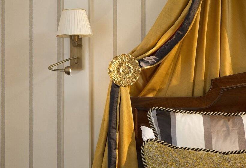 Номер Superior, Hôtel Napoleon Paris
