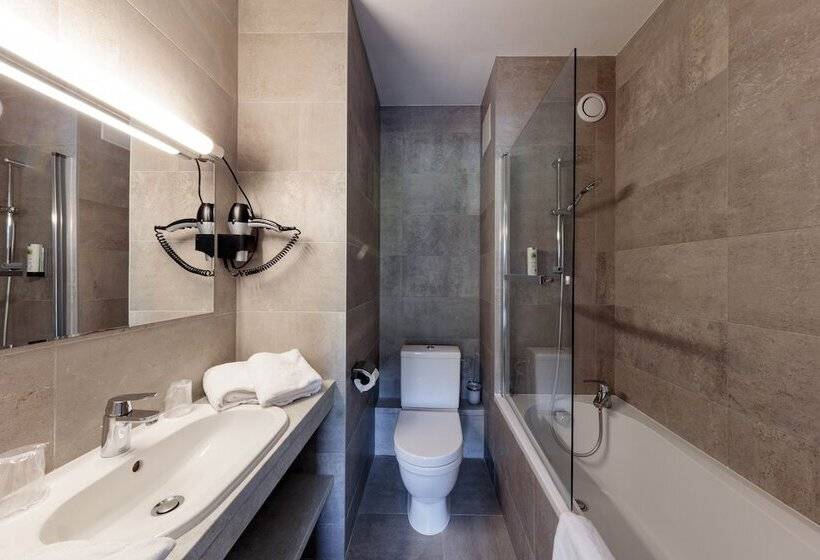Номер Стандарт Вид на Бассейн, Logis Hotel Noemys Morgon