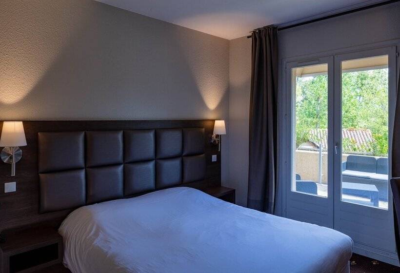 Номер Стандарт Вид на Бассейн, Logis Hotel Noemys Morgon