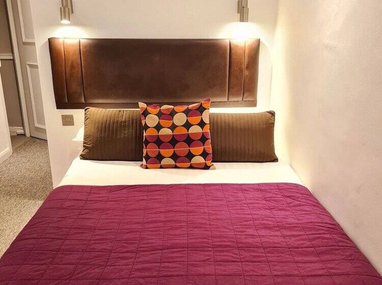 Standard Quadruple Room, Rushmore