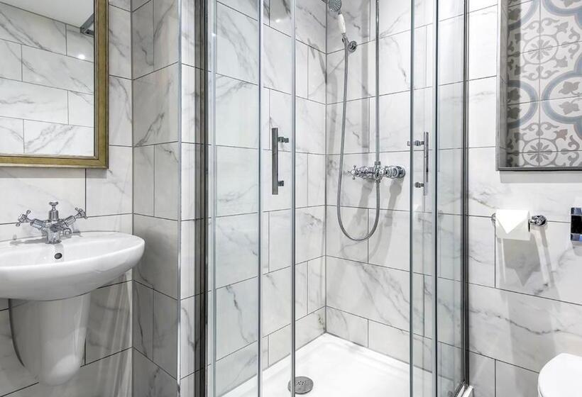 اتاق استاندارد, The George