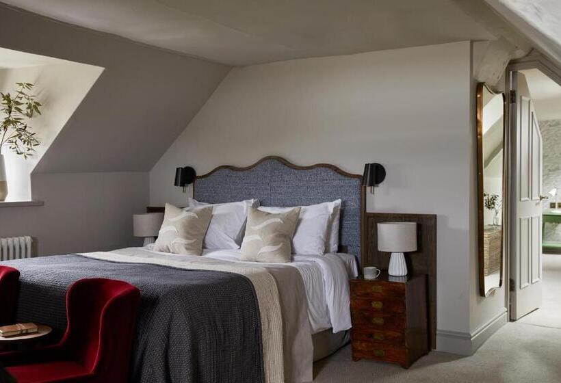 Люкс Повышенной Комфортности, Moonfleet Manor   A Luxury Family