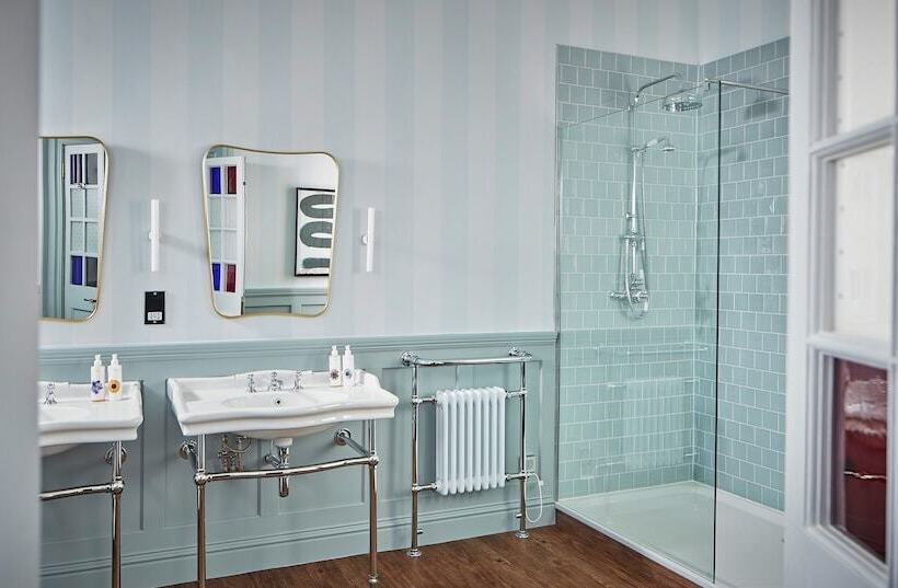 Номер Deluxe, Moonfleet Manor   A Luxury Family