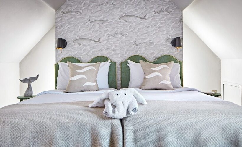 Люкс 2 Спальни, Moonfleet Manor   A Luxury Family