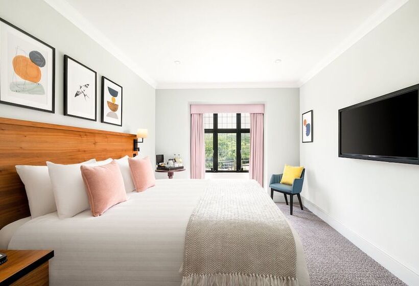 Номер Премиум, Voco Lythe Hill Hotel & Spa, An Ihg