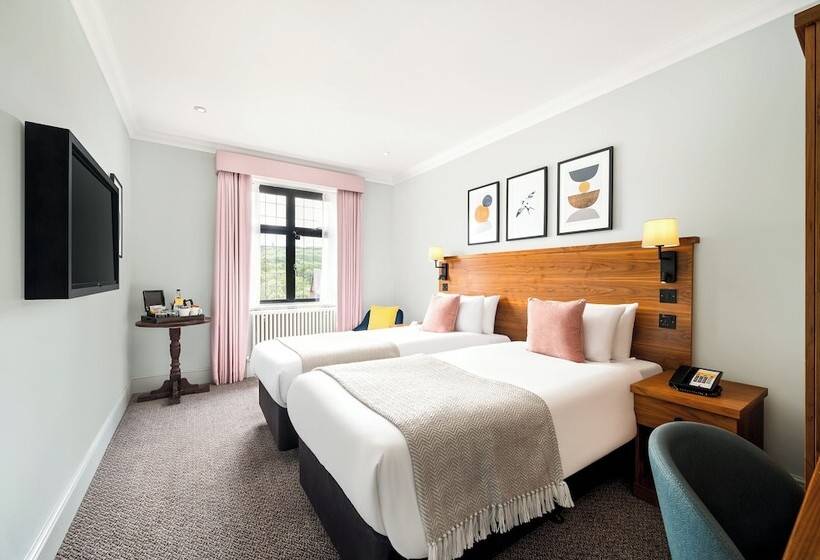 Номер Премиум, Voco Lythe Hill Hotel & Spa, An Ihg