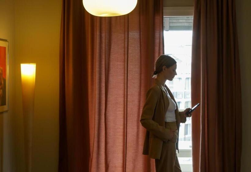 جناح دور أخير, Astoria Hotel Thessaloniki