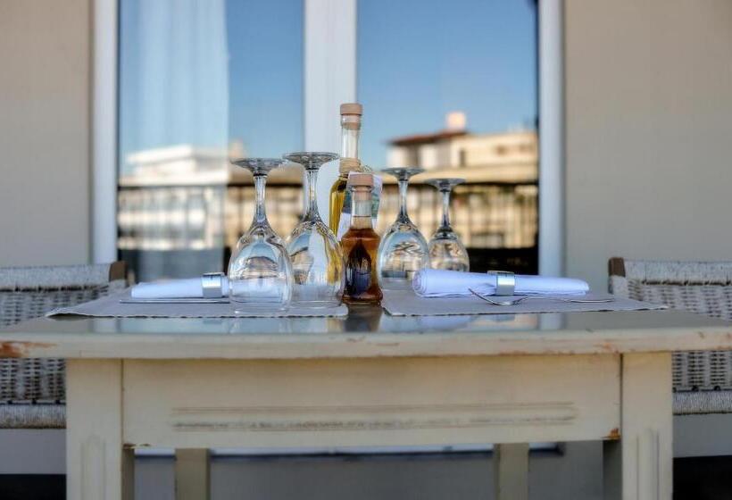 جناح دور أخير, Astoria Hotel Thessaloniki