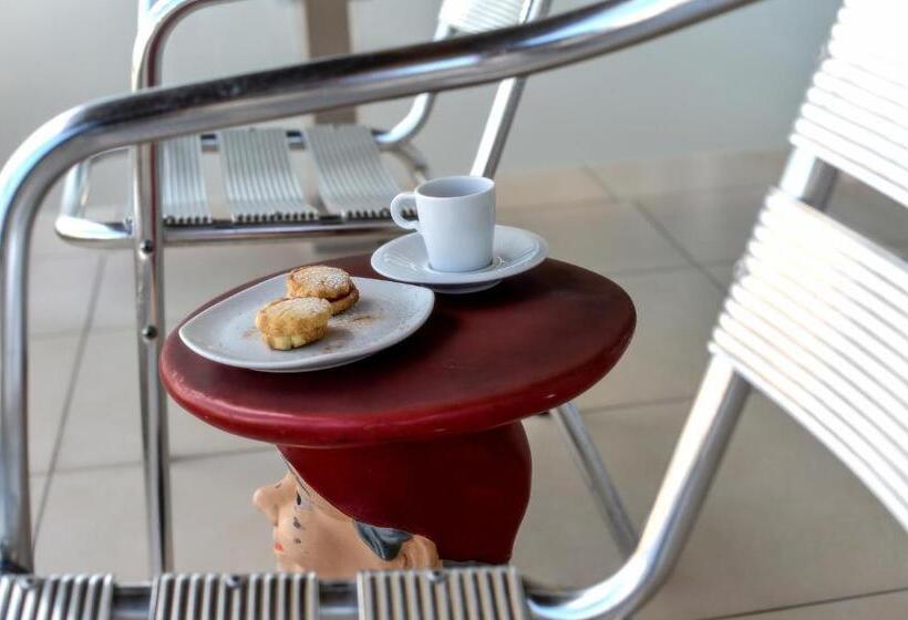 جناح دور أخير, Astoria Hotel Thessaloniki