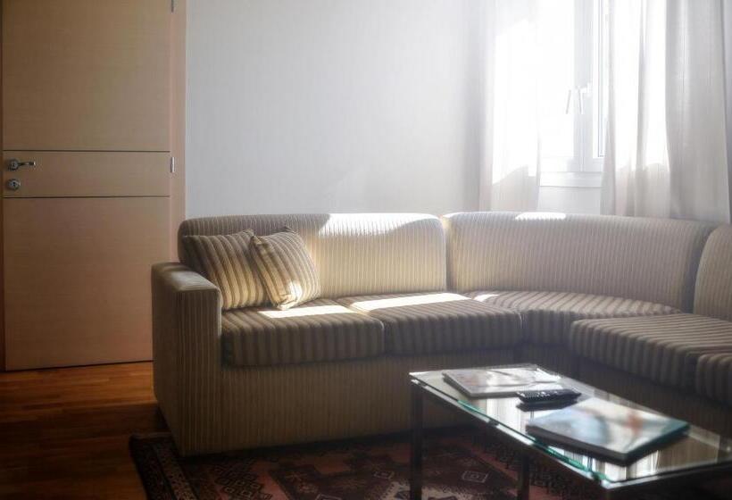 جناح دور أخير, Astoria Hotel Thessaloniki