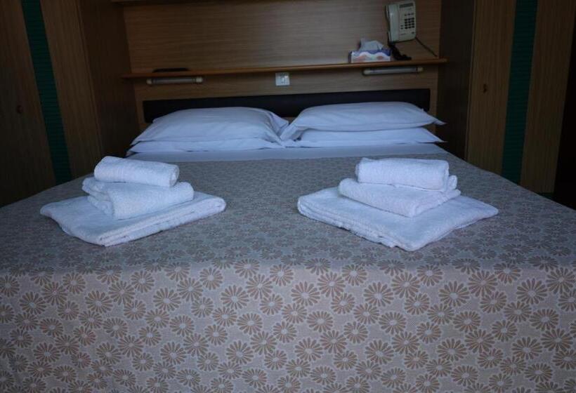 Quarto Estandar com Sacada, Albergo Stella Di Mare