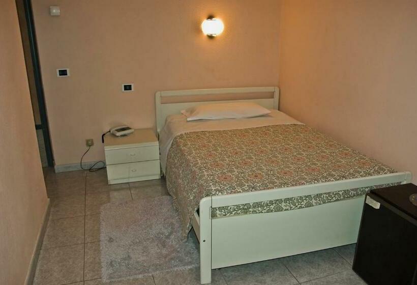 Quarto Estandar Individual, Cristallo