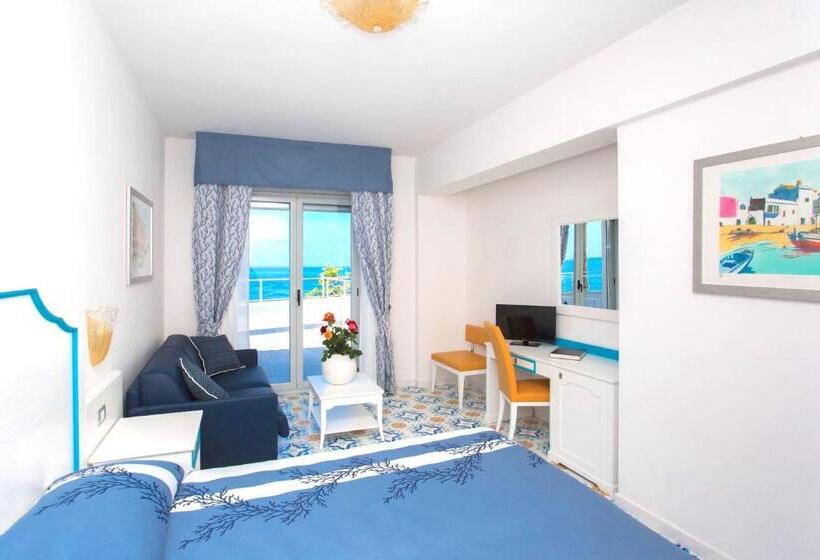 Quarto Triplo Deluxe, Ferretti