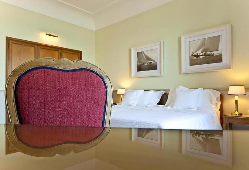 غرفة سوبيريور مطلّة علي البحر مزودة بشُرفة, Regina Isabella Resort Spa Restaurant
