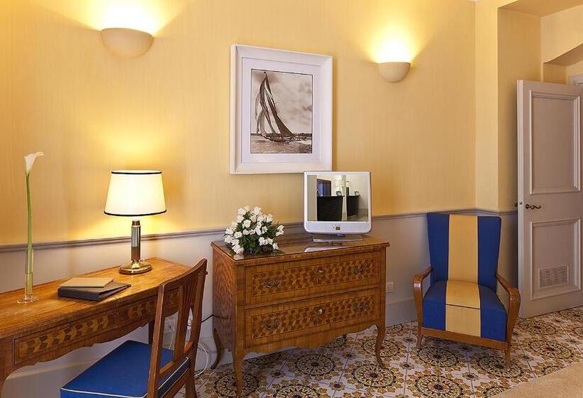 غرفة سوبيريور مطلّة علي البحر مزودة بشُرفة, Regina Isabella Resort Spa Restaurant