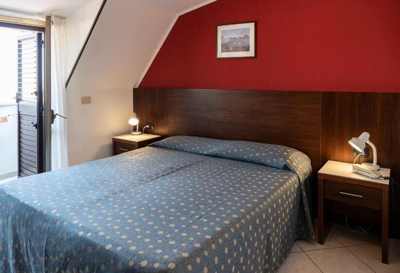 Habitaci�n Est�ndar Abuhardillada, Mare Blu