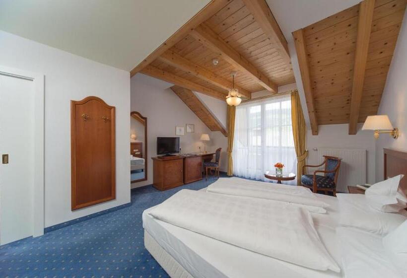 Номер Deluxe с Балконом, Park Hotel Bellevue